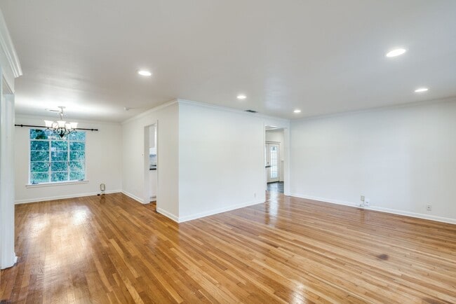 Photo - TERRELL HILLS 3-BEDROOM, SINGLE STORY