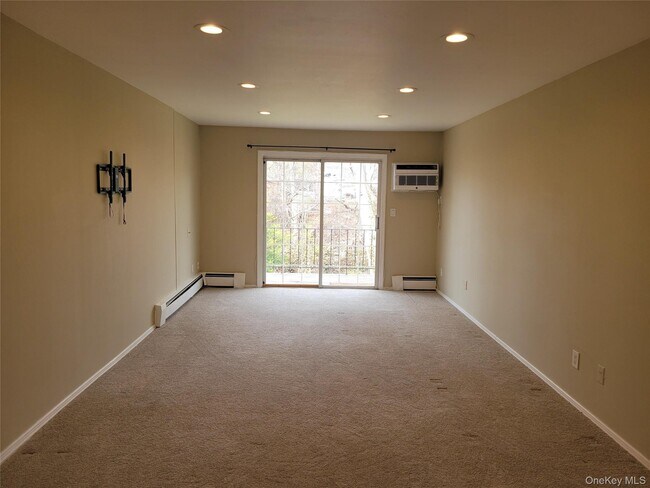 Photo - 100 Town House Village Unidad 805