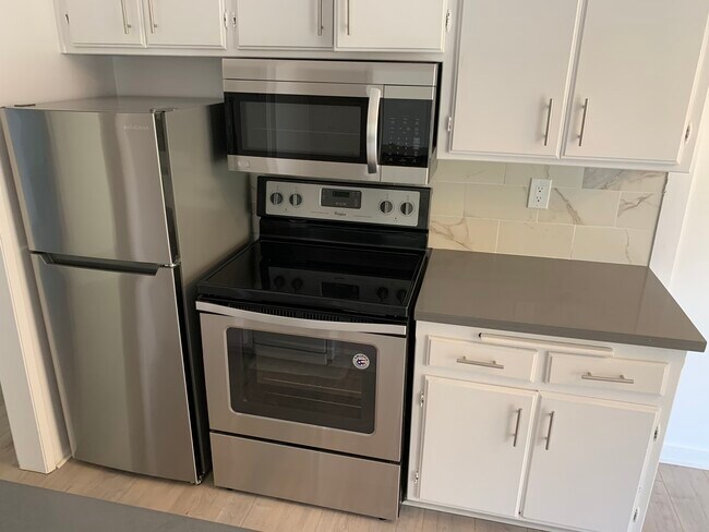 Kitchen - 10965 Rochester Ave Unit 202