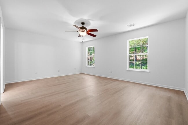 Photo - 3050 Centerglen Ln