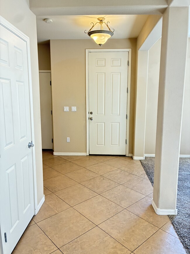 Photo - 940 Encorvado St