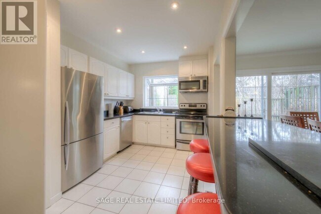 Photo - 230 Balliol St