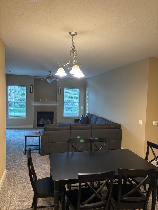 Photo - 613 Grandview Ct