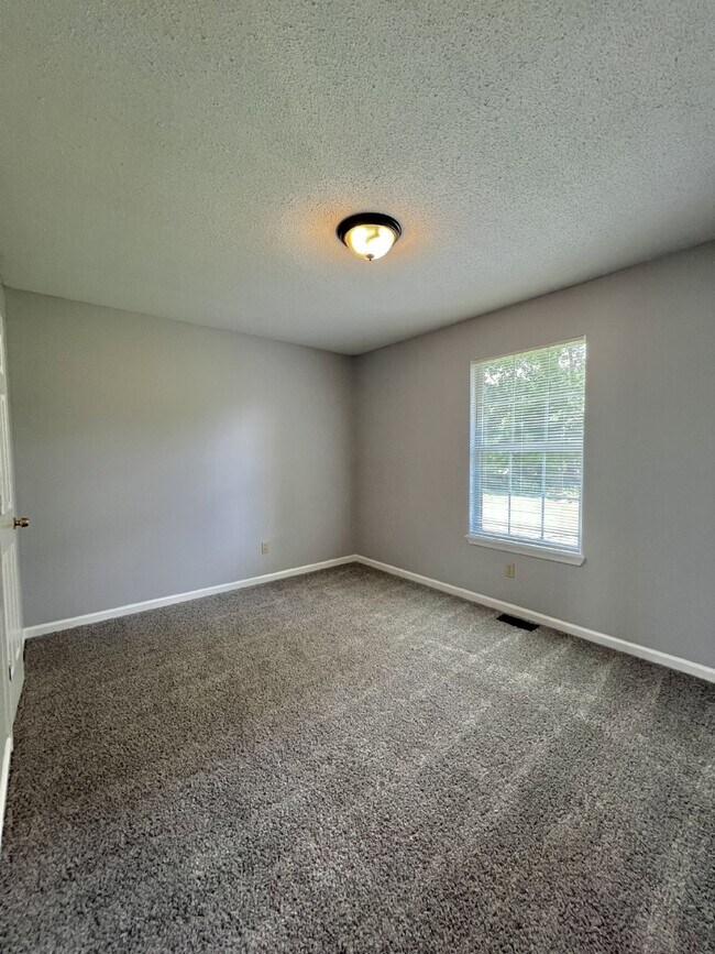 Photo - 678 Artic Ave