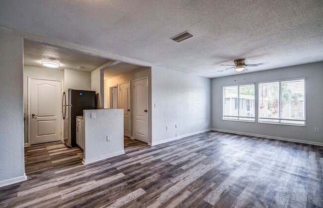 Photo - Everest Gardens