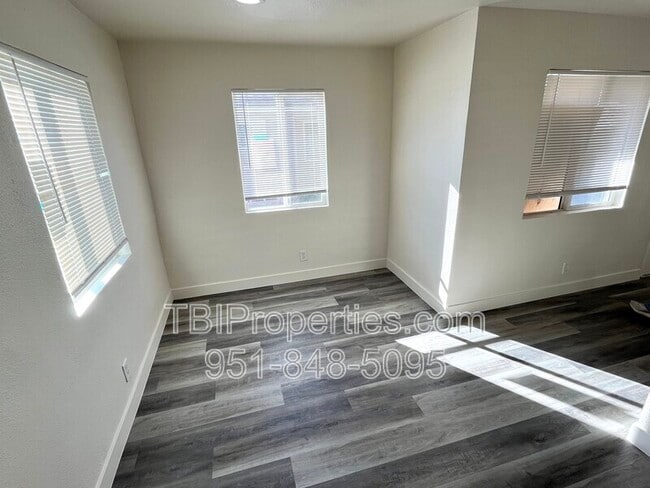 Photo - 1604 N H St