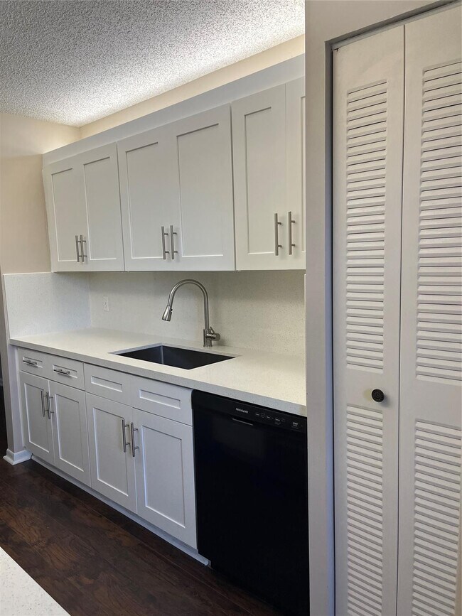 Photo - 1100 SW 128th Terrace Unidad 402