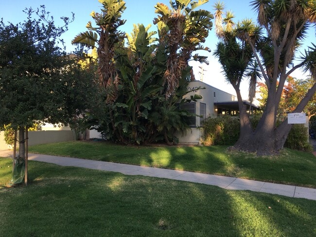 Building Photo - 1042 Pearl St Unit A