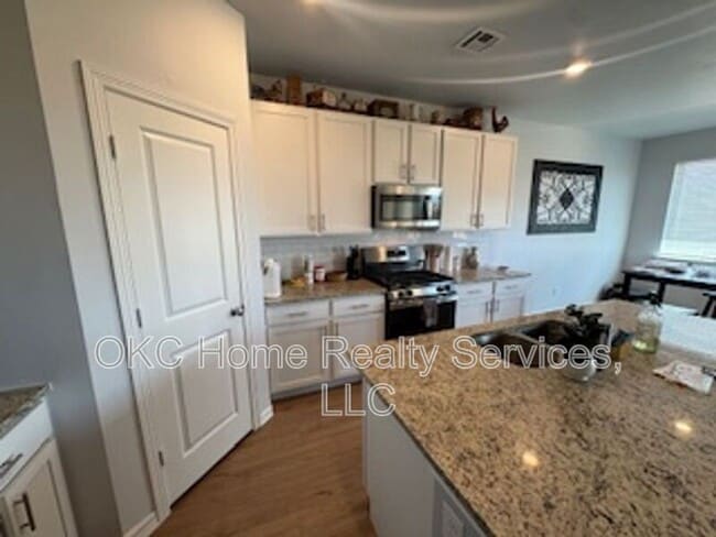 Photo - 9116 SW 18th St