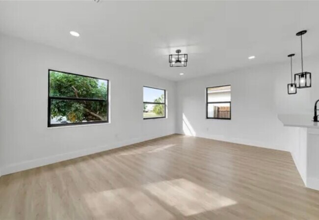 Photo - 3031 28th St N