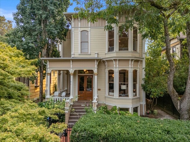 Photo - 2234 NW Johnson St