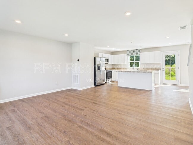 Photo - 2943 Travis Ln