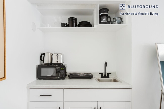 Photo - 944 Tiverton Ave Unidad FL1-ID1219