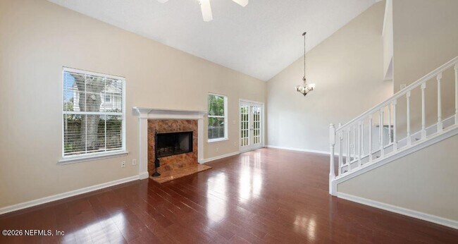 Photo - 629 10th Ave S