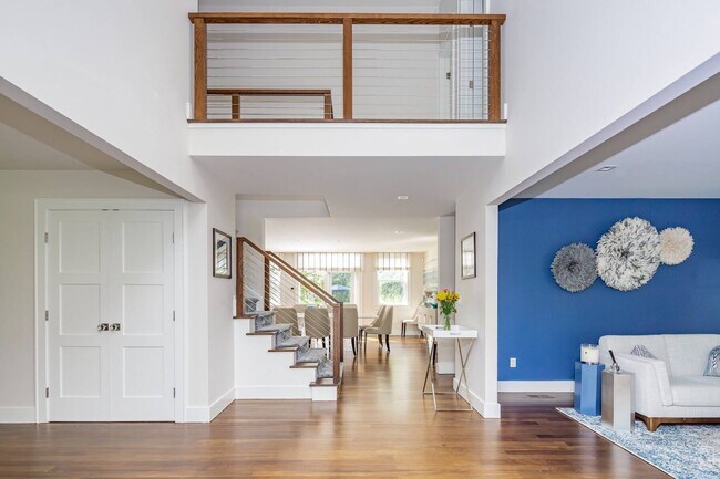 Photo - 48 Woodthrush Ln