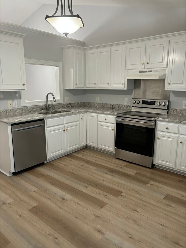 Building Photo - 2049 Briarwood Dr Rental