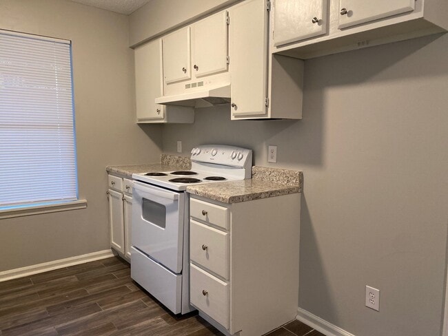 Photo - 150 Stratford Ln