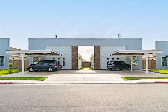 Building Photo - 9223 N 59th Ln Unit 4 Rental