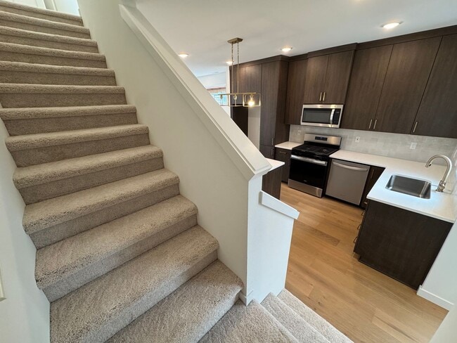 Building Photo - L0652-2 Unit A