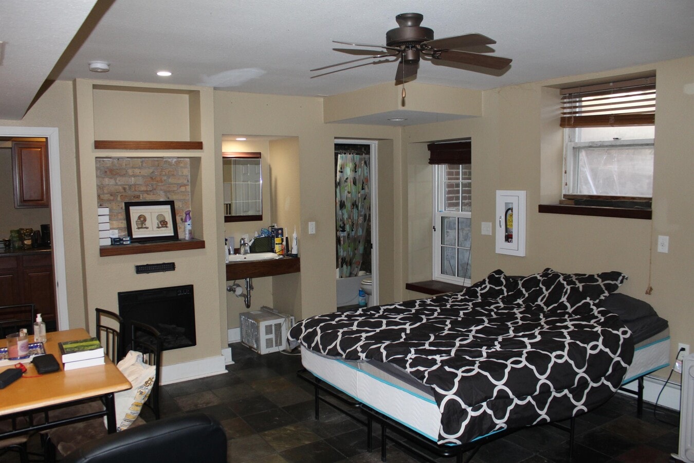 Photo - 932 E College St