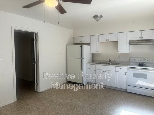 1102 E Polk St