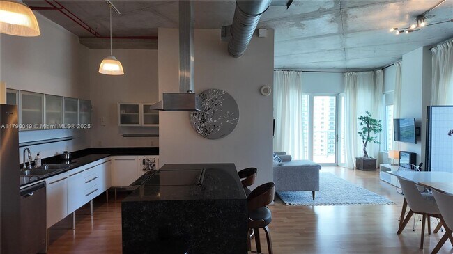 Photo - 10 SW South River Dr Unidad 1603