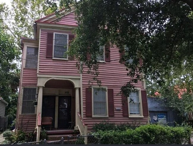 Building Photo - 139 Alexander St