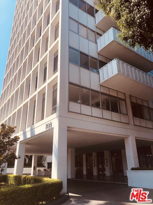 Building Photo - 7135 Hollywood Blvd Rental