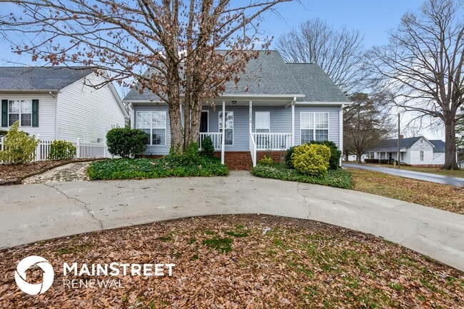 Building Photo - 17 Hickory St SW