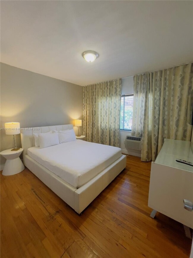 Photo - 7710 Harding Ave Unidad 412