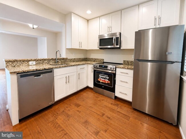 Photo - 2473 Glengyle Dr