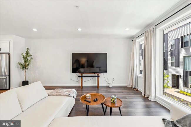 Photo - 3005 Birchview Walk