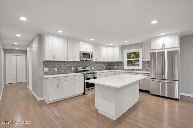 Photo - 280 Oakley Ave