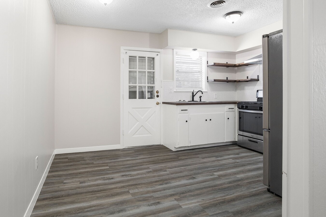 Photo - 118 Johnson St