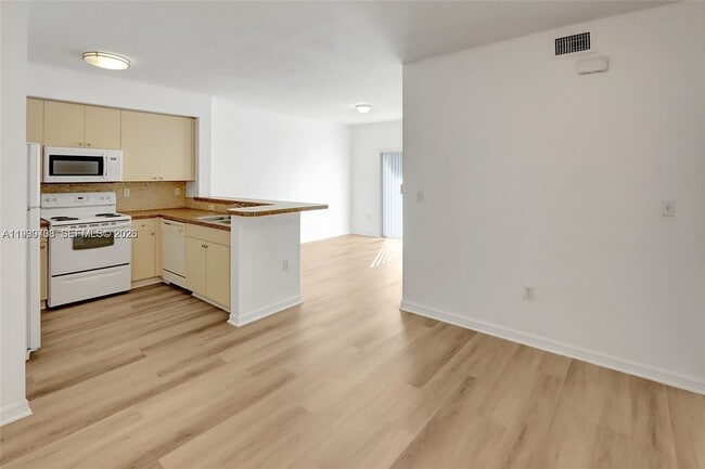 Photo - 11050 SW 196th St Unit 411