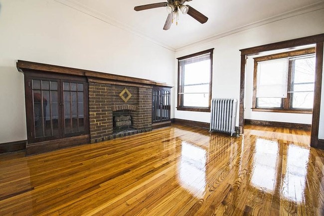 Photo - 7400 S Rhodes Ave