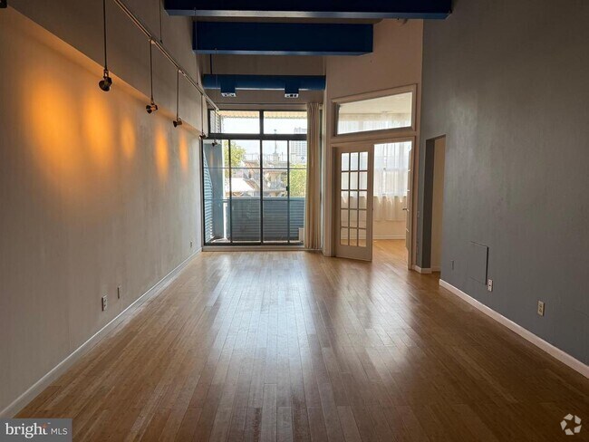 Building Photo - 3 N Christopher Columbus Blvd Unit PL224 Rental