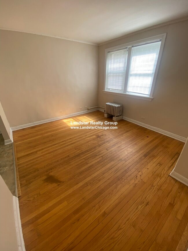 Building Photo - 6912 N Ravenswood Ave Unit 1B