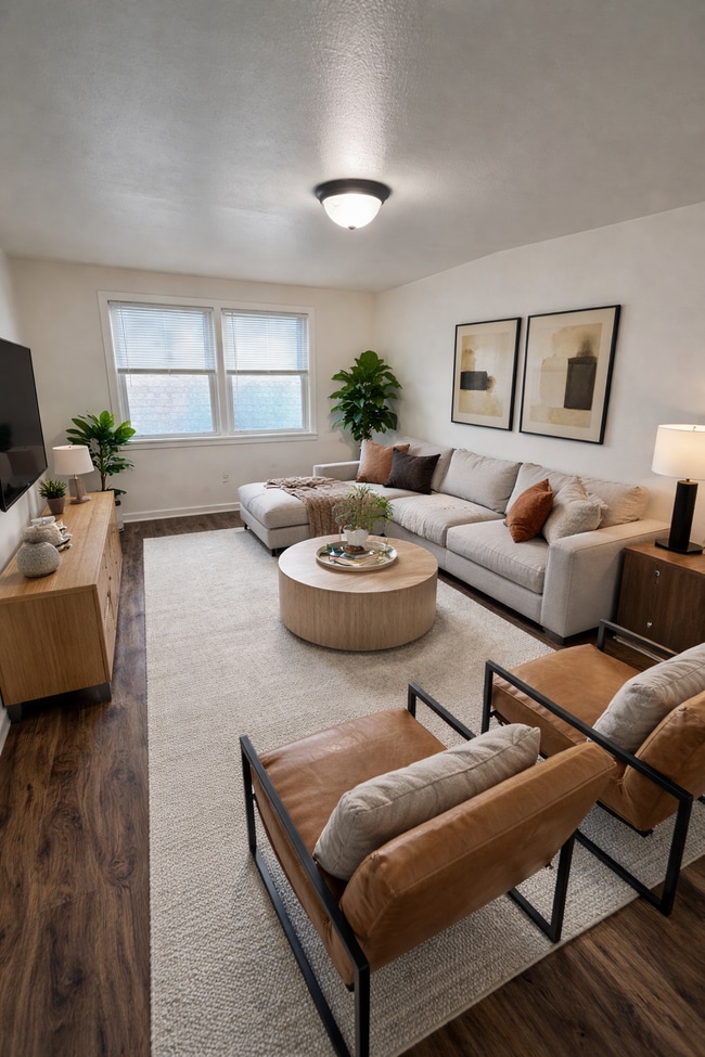 Building Photo - 2114 S 61st St