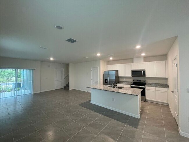 Beautiful, Newer 3/2.5 Apopka Townhome in Windrose!