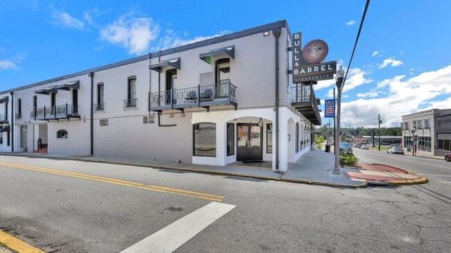 Building Photo - 4 S Walnut St Unit 1 Rental