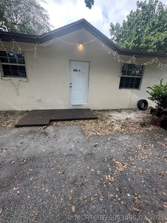 Building Photo - 1208 N 57th Ave Unit B