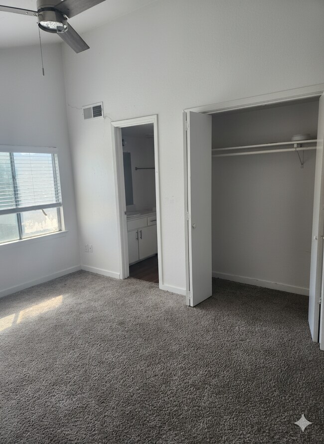 Photo - 210 Trellis Pl