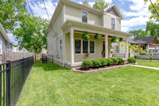 Building Photo - Stunning 4 Bedroom / Amazing Location / Fenced in Backyard / Beautiful Covered Front Porch