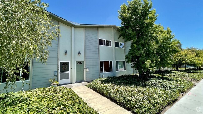 Building Photo - 2 Bedroom Condo in Southwood Chalets
