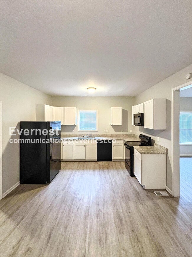 Photo - 581 Cedar Ave NW