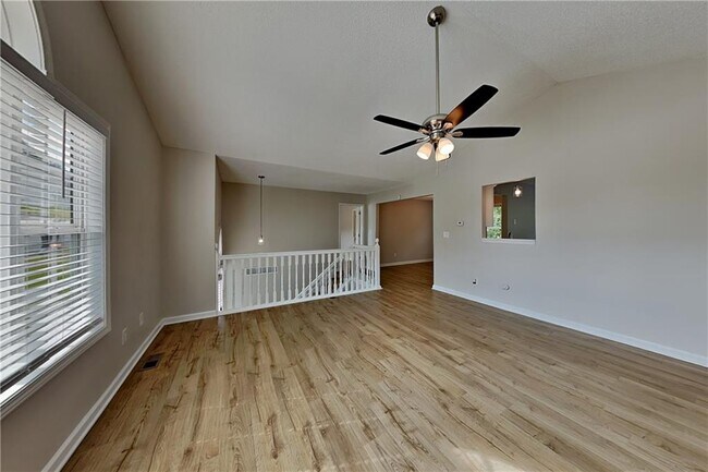 Photo - 42 Oak Springs Ln