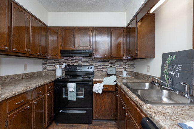 1BR, 1BA - 813SF - Kitchen