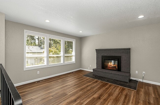 Photo - 716 N 182nd St