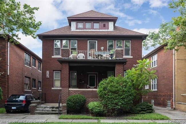 Building Photo - 825 Beaconsfield Ave Unit 2N